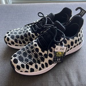 Athletic women's sneakers